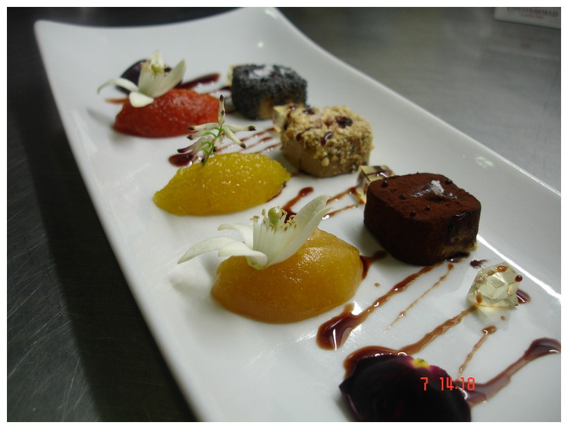 Restaurante A Tu Gusto matices de foie con gelatina de casta diva y sus compotas